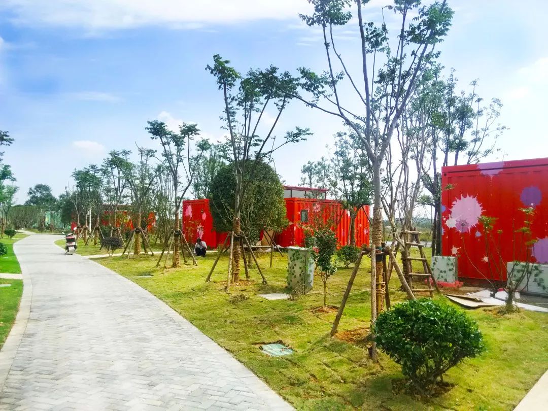 集裝箱紅色主題酒店營地建筑